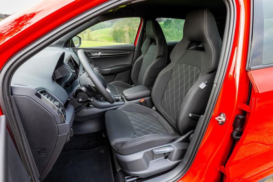 Интерьер Skoda Karoq 4x4 Sportline 2018 года  (WW) (фото 41 из 48)
